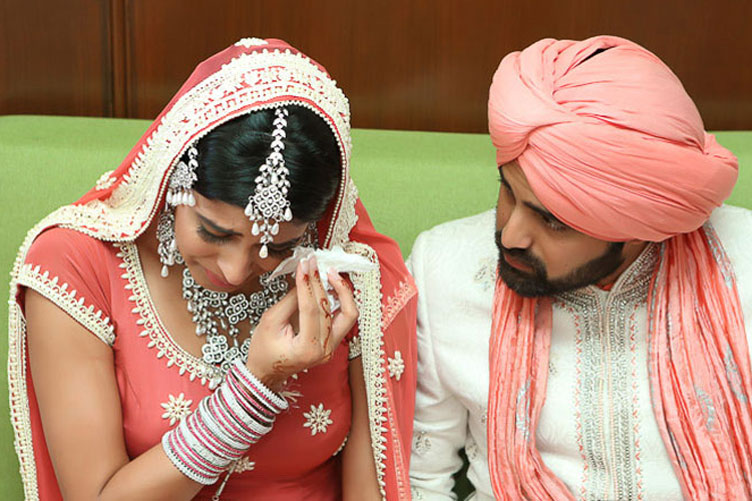 Сльози індійської нареченої іноді можуть дійсно символізувати радість, наприклад, тоді, коли доля допомагає позбутися жениха-невігласа.