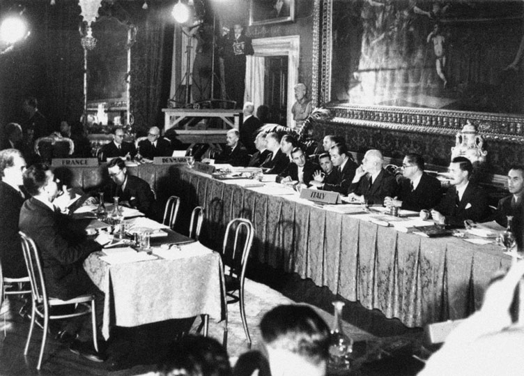 Підписавши конвенцію 65 років тому, сьогодні Велика Британія може відмовитися від юрисдикції ЄСПЛ.