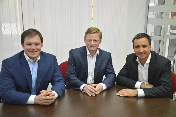 Партнери VB PARTNERS Денис Бугай (ліворуч), Володимир Ващенко (у центрі)
та Олександр Лук’яненко багато років працюють плече до плеча.