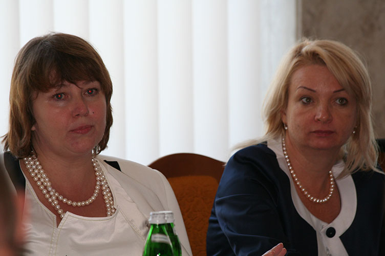 Судді ВСС В.Сімоненко (ліворуч) та Г.Юровська задоволені роботою кримських колег.
