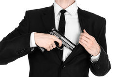 “Чи напали б на адвоката, якби знали, що в нього може бути зброя?” - зауважують учасники круглого столу.