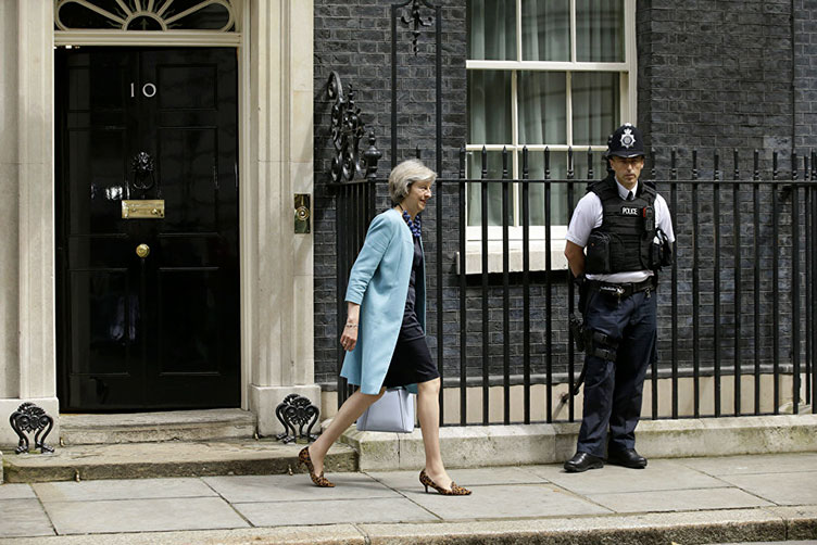 Тереза Мэй рискует стать премьером, который вывел Британию из ЕС, но при этом развалил Соединенное Королевство.