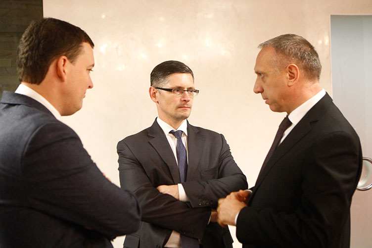 Станислав Щотка (справа) рассказал коллегам, что, по его мнению, благодаря большому интеллектуальному потенциалу члены ГРД смогут разработать стандарты добродетели.