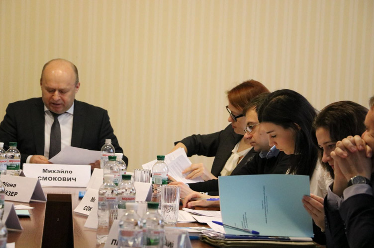 Михайло Смокович (ліворуч) переконаний, що отримання компенсації стане можливим після законодавчого врегулювання.
