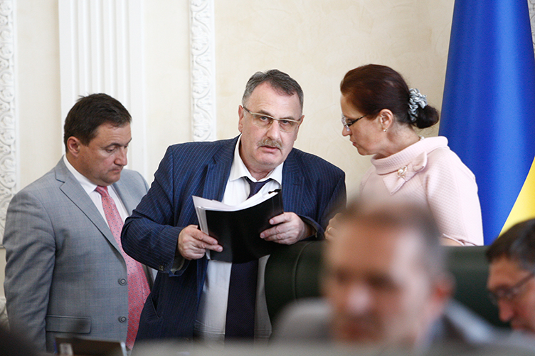 Вадим Беляневич зачитав повідомлення суддів про втручання в їхню діяльність.