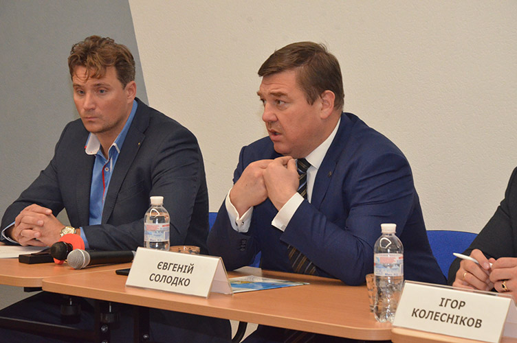 Євгеній Солодко (в центрі) вважає, що звернення до ЄСПЛ буде результативним, якщо скаржник врахує правило №39 регламенту Суду.
