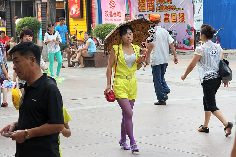 В Китае решили, что если у работающих женщин будет больше свободного времени, у них появится больше возможностей для общения с противоположным полом.