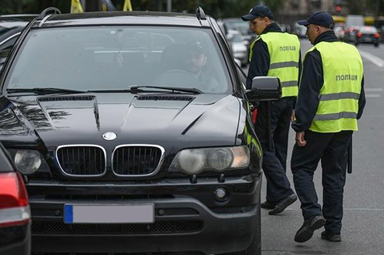 У великих містах боржники можуть спокійно їздити на автомобілях, не побоюючись уваги поліцейських.