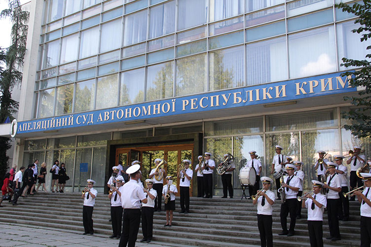 В Апеляційному суді АР Крим радо зустрічають кожного відвідувача. Особливо — під час урочистостей.