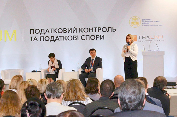 Оксана Терещенко (справа) розповіла, що судове оскарження суми податків іноді триває довше, ніж існує саме підприємство.