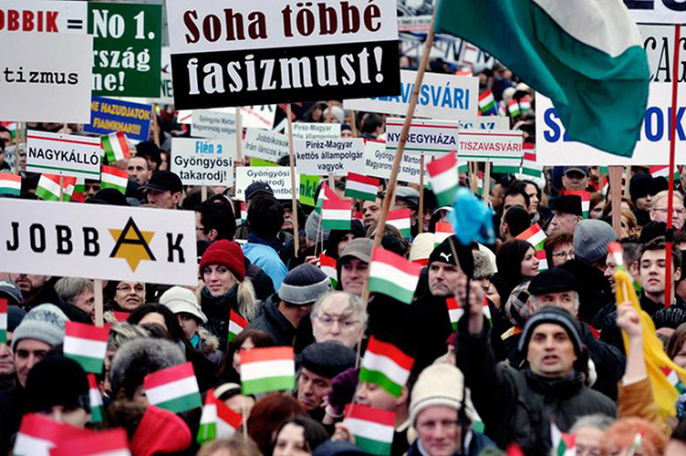 Демонстрацию против антисемитских высказываний парламентария инициировали еврейские общины и правозащитники Венгрии.