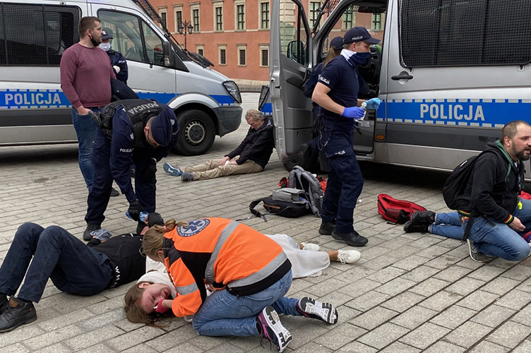 Польська поліція не церемониться з порушниками: чи то демонстрантами, чи то підозрюваними в злочині.