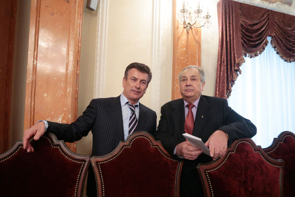 Василий Онопенко (слева) избран председателем Совета судей Украины