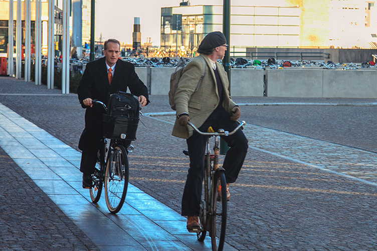 Шведські чиновники сідають на велосипеди не для особистого піару, а заради екології.