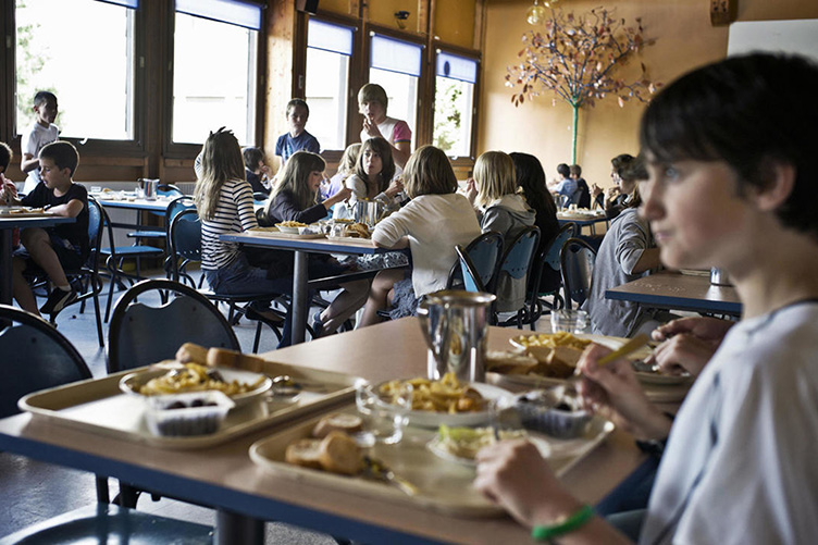 В мэрии считают, что чем меньше у школьника выбор блюд, тем быстрее будет проходить обслуживание.