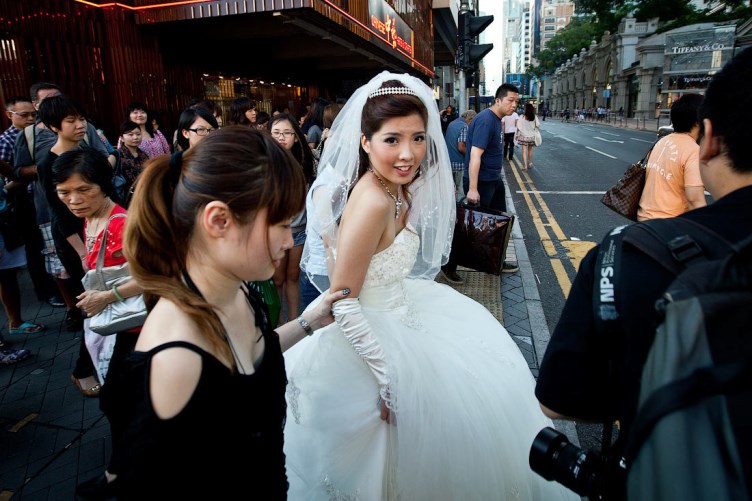 Щоб не отримати статусу «незатребуваної жінки», китаянкам треба вийти заміж до 27 років.