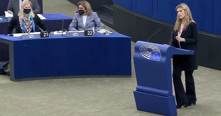 Левые депутаты Европарламента потребовали отставки Евы Кайли, уже исключенной из Греческой социалистической партии.