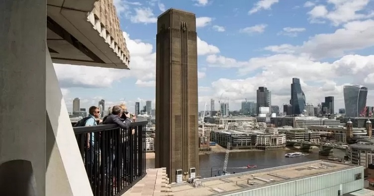 Со смотровой площадки открывается как панорама Лондона, так и вид на квартиры соседнего дома.