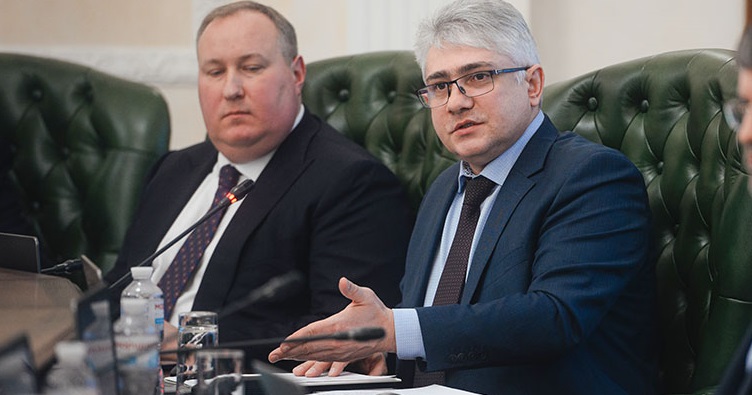 Одним из членов комиссии от ВРП является Николай Мороз (справа).