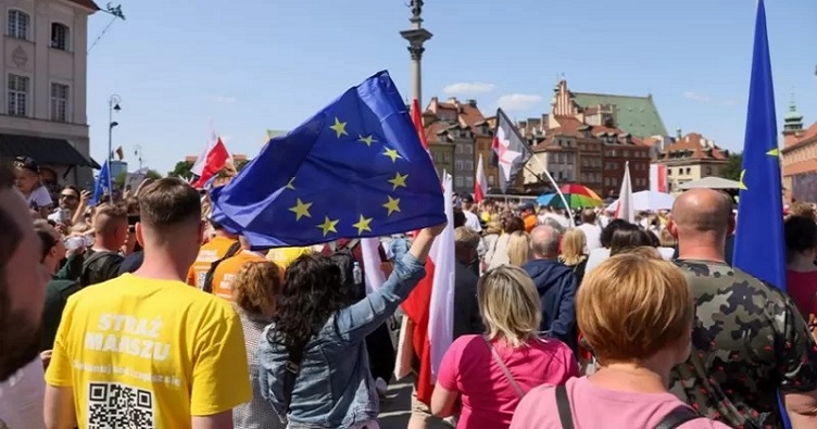Суд ЄС ухвалив рішення наступного дня після того, як у Варшаві та інших містах пройшли марші протесту проти судової реформи.