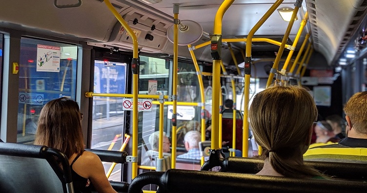 Поездит годик австриец в автобусе или трамвае, глядишь, и приспособиться к такому способу передвижения.