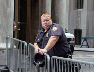 У США поклопочуться, щоб поліцейські ставилися до колег доброзичливо, незалежно від кольору їх волосся.