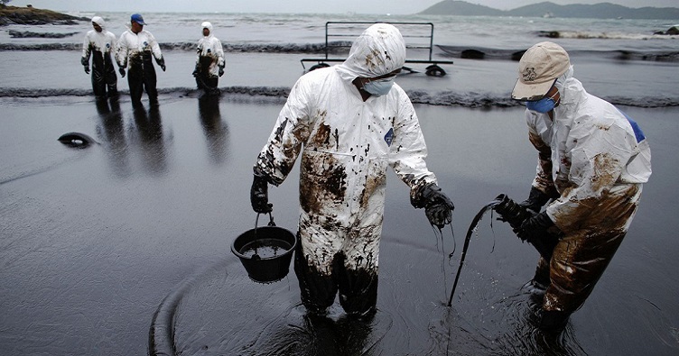 Ликвидация последствий разлива нефти занимает от нескольких месяцев до нескольких лет.