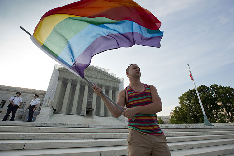 Геї та лесбіянки вітали рішення ВС США про те, що шлюби можуть бути й одностатевими.