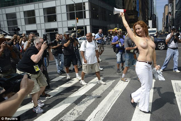 Жінки можуть спокійно гуляти вулицями Нью-Йорка топлес.