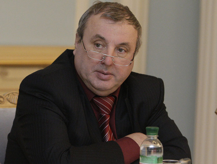Избрание В.Овчаренко на должность почти совпало с его днем рождения.