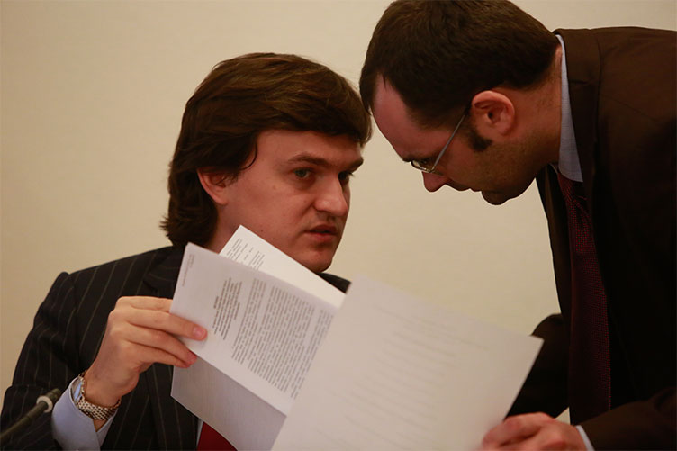 В.Писаренко объяснил, что инициатива 156 депутатов воспринимается как письмо 
и не является законопроектом или предложениями к нему.