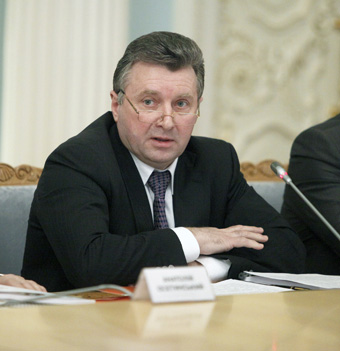 Заступник голови ВСС М.Вільгушинський проти наділення ВС правом ревізувати постанови пленумів вищих судів.