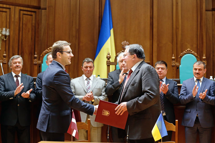 Меморандум, підписаний між конституційними судами України та Латвії, має не лише символічне, а й практичне значення.