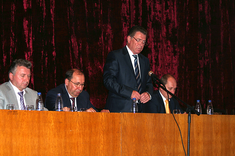 Засідання розпочалося з доповіді голови ВСС Л.Фесенка