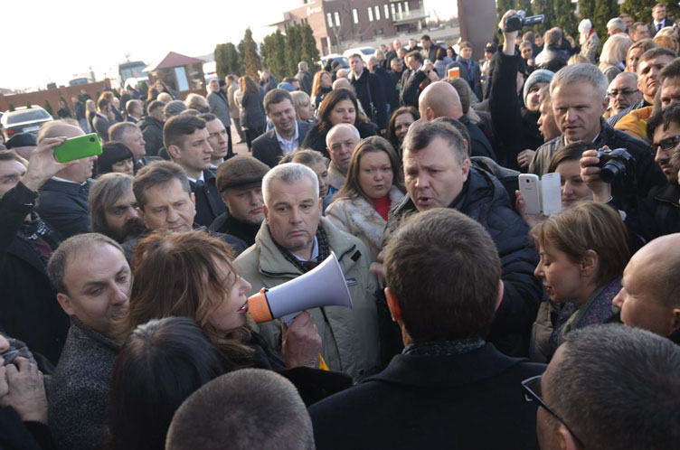 Продолжение Мукачевского съезда в Киеве по своей скандальности обещает быть не менее интересным.