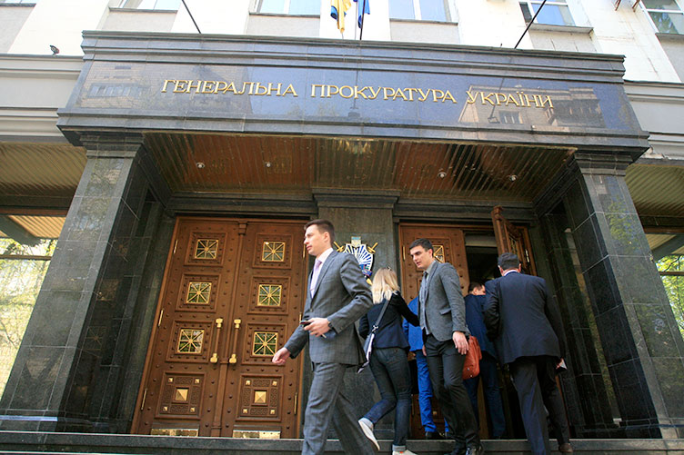 Поява приватних «конкурентів» прокуратури може допомогти підвищити якість роботи останньої.