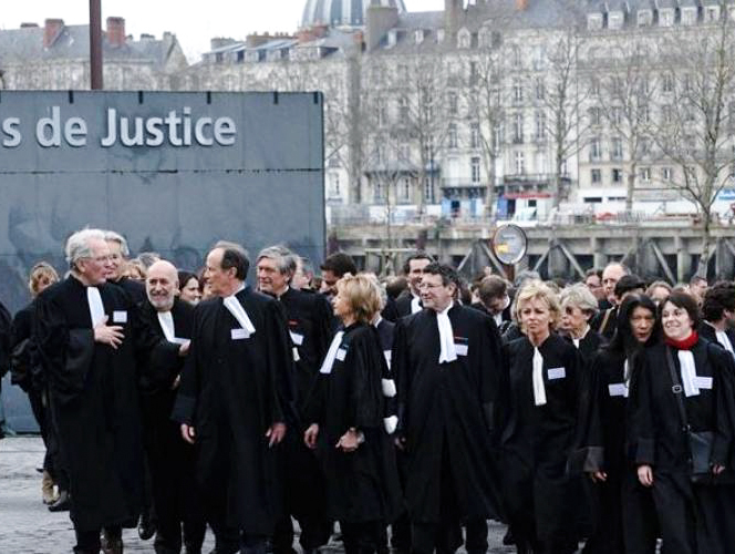 Французькі судді кожного регіону мають змогу самостійно визначати розмір мита для розгляду комерційних спорів.