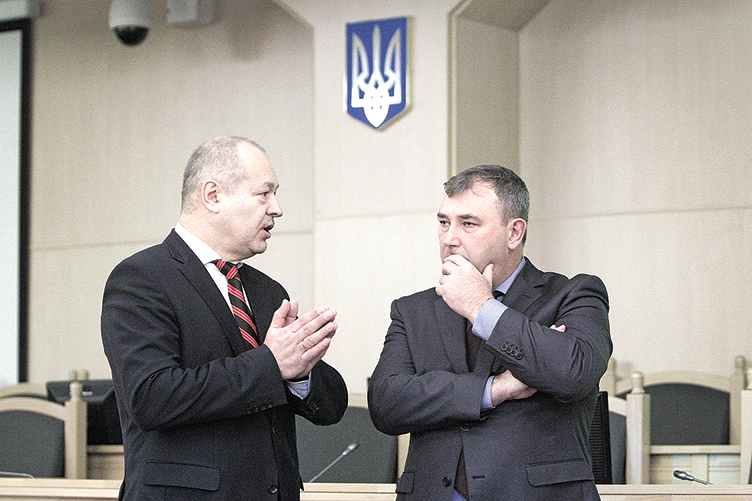 М.Цуркан (слева): «Создав резервные коллегии, мы решим проблему, на существование которой нам указали коллеги из ВС».