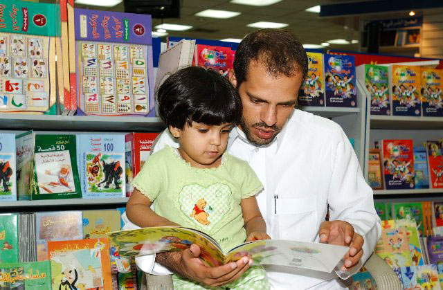 У Катарі принцу заборонили обіймати Білосніжку. Бо діти не повинні бачити на малюнках у книжках таку «розпусту».