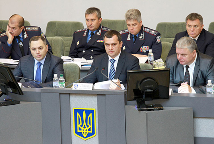 В связи с вступлением в силу нового УПК МВД ждет системная перестройка, отметил В.Захарченко. 