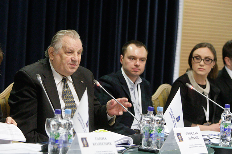 Председатель комитета законотворческих инициатив по вопросам адвокатской деятельности НААУ Ярослав Зейкан (слева) выступает за единую адвокатуру.