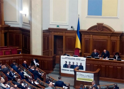 6 проектов под заверения спикера о «самом последнем голосовании» собирали сторонников не один раз. Дольше всего - почти два часа - сражались за увольнение 5 судей Апелляционного суда Киева.