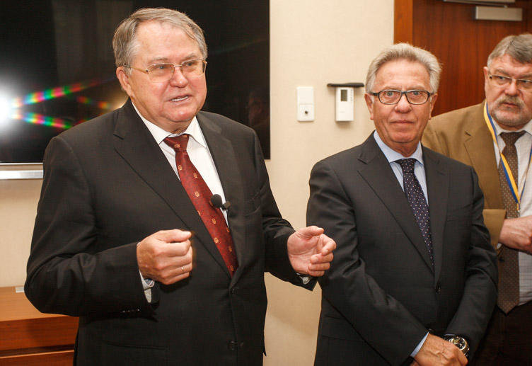 Юрій Баулін (ліворуч) відзначив, що для реалізації ідеї Джанні Букіккіо й розширення підстав подання скарги слід знову вносити зміни до Конституції.