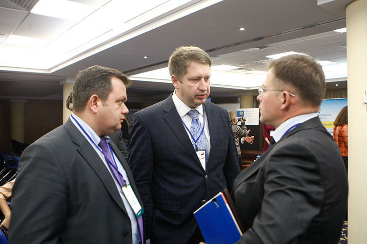 Президент ААУ Олег Рачук відзначив, що членів асоціації цікавлять не тільки кримінальний та цивільний процеси, а й питання банківського сектору.