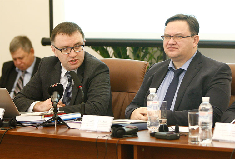 Павло Пушкар (ліворуч) відзначив, що, аналізуючи підстави тривалого розгляду справ, ЄСПЛ інколи вказує на провину позивача, а не судді.