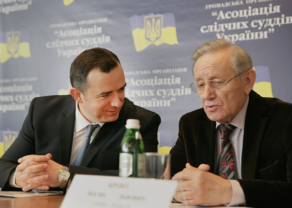 Голова Асоціації слідчих суддів України Сергій Чванкін (зліва).