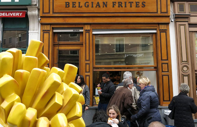 Авторство рецепта картоплі фрі бельгійці оспорюють в іспанців і французів, але саме в Брюгге відкритий єдиний у світі музей цієї страви — Frietmuseum.