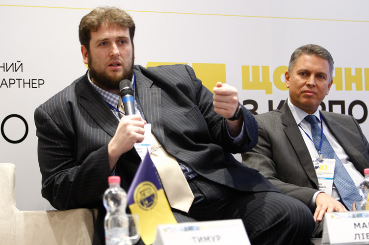 Максим Лібанов (ліворуч) зазначив, що законом про розмежування ПрАТ і ПАТ поставлено логічну крапку в реформуванні корпоративних відносин.
