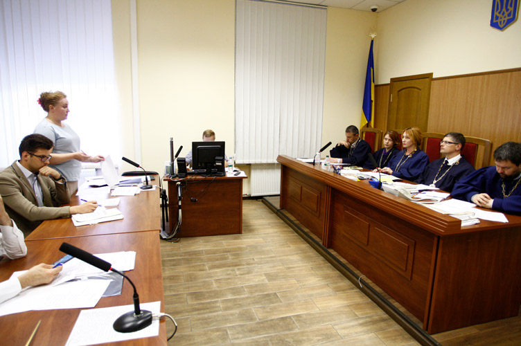 Представниця ВККС пообіцяла надати суду копію порядку денного та протоколу засідання комісії. 
