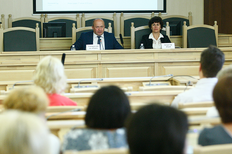 Михайло Смокович зазначив, що найбільше до Касаційного адміністративного суду надходить саме податкових справ.